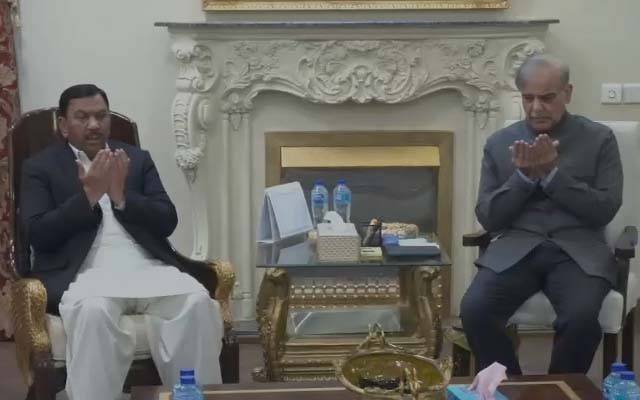 وزیر اعظم شہباز شریف کی کھوکھر پیلس آمد؛ ایم پی اے عرفان شفیع کھوکھر کی رحلت پر تعزیت 