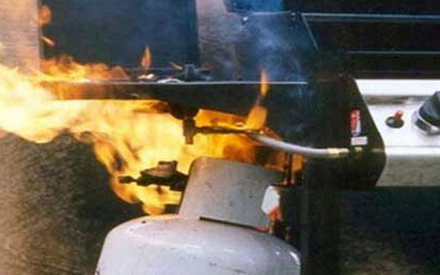 کراچی؛گیس لیکیج  سے دھماکا،دوافراد جھلس گئے