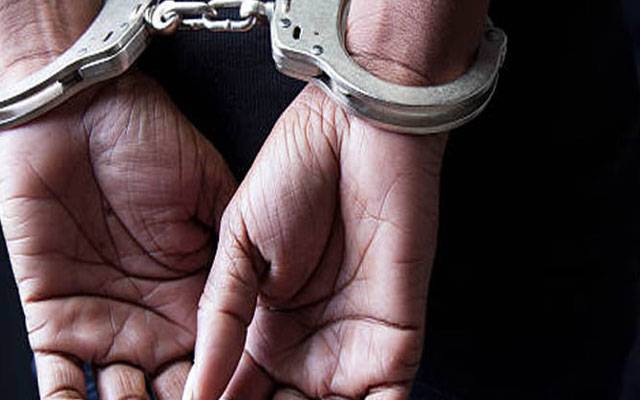 لاہور: بچیوں سے اسکوٹیاں چھیننے والے گینگ کے ملزمان گرفتار