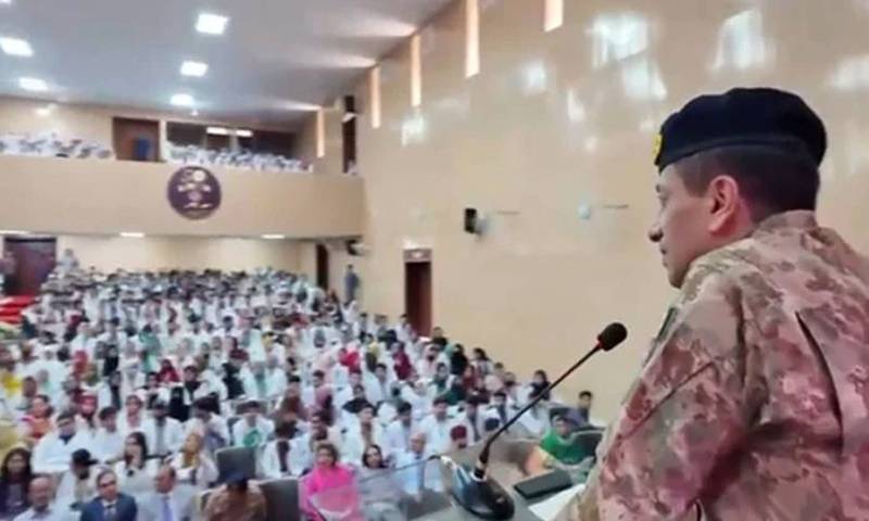 ڈی جی آئی ایس پی آر کی یونیورسٹی آف تربت کے طلبا و اساتذہ کیساتھ نشست