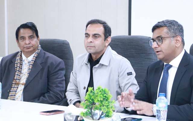 موٹیویشنل اسپیکر قاسم علی شاہ کایونیورسٹی آف ایجوکیشن کادورہ؛86 سٹوڈنٹس کو اسکالر شپ دینے کا اعلان