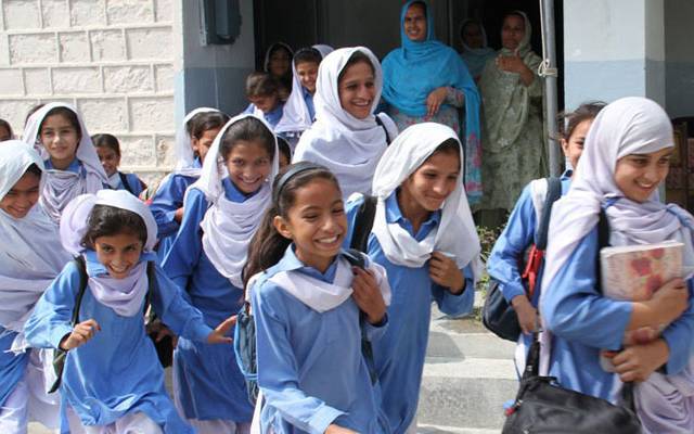 سکولوں میں تعطیلات , طلباء  سے متعلق اہم خبر آگئی