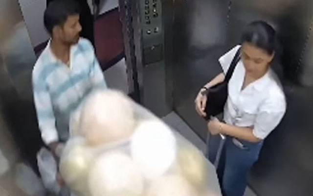 بھارت: لفٹ میں غبارے پھٹنے سے آتشزدگی، ویڈیو وائرل