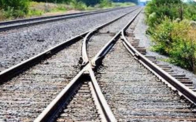 کراچی سے لاہور آنے والی مال بردار ٹرین کو حادثہ