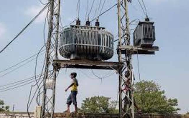  بسنت ختم ؛ بجلی کے پول تاروں اور درختوں سے کٹی پتنگ کی لٹکتی ڈور کو ہٹانے کا کام شروع