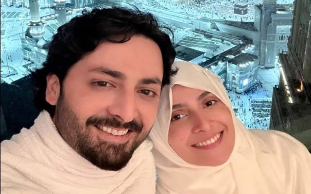 عائزہ خان اور دانش تیمور کی عمرہ ادائیگی، مقدس مقامات پر لی گئی تصاویر وائرل
