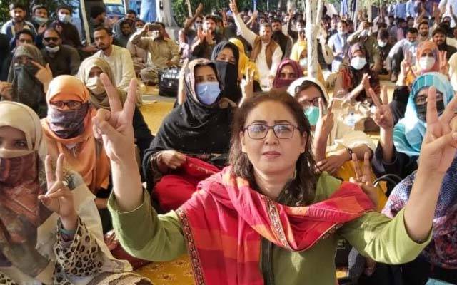  پنجاب ٹیچرز یونین نےمطالبات کی منظوری تک سیکریٹریٹ چوک میں دھرنا دے دیا  
