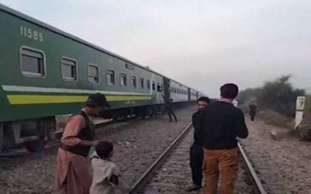  ٹرین کا انجن بوگیوں کو چھوڑ کر نکل گیا،مسافر پریشان
