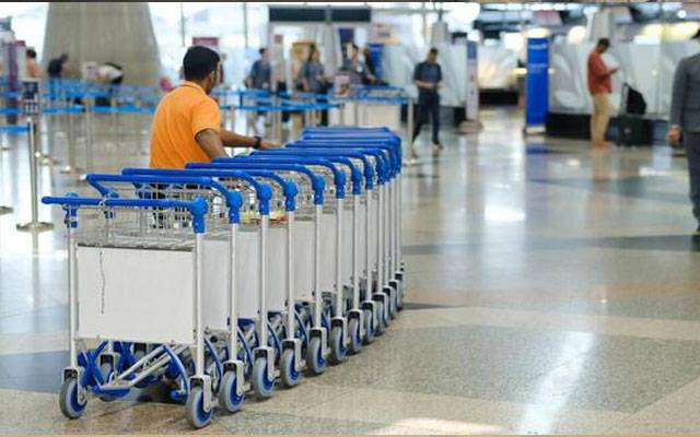 کراچی ایئر پورٹ پر مسافروں کیلئے ٹرالیوں کی عدم دستیابی، 9 ملازمین معطل