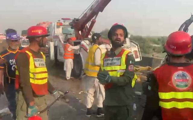 سپر ہائیوے ٹریفک حادثہ: انتظامیہ اور متعلقہ ادارے امدادی کارروائیاں تیز کریں، ڈپٹی میئر کراچی 