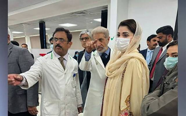 ڈاکٹرز ڈیوٹی اوقات میں موبائل سے گریز کریں: مریم نواز