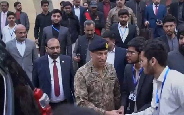 ڈی جی آئی ایس پی آر کا لاہور کے مختلف تعلیمی اداروں کا دورہ