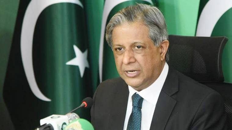 عمران خان کی ایک آنکھ کی بینائی 6/6 اور دوسری کی عینک لگا کر 70 فیصد ہے: وزیر قانون