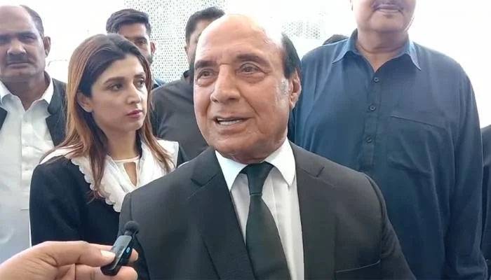 لطیف کھوسہ کا سپریم کورٹ کو خط، عمران خان کی میڈیکل رپورٹس فراہم کرنےکا مطالبہ