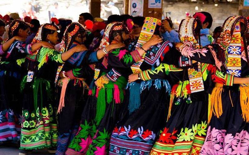 روایتی کھیلوں کو زندہ رکھنے کے لیے وادی کالاش میں دو روزہ میلہ