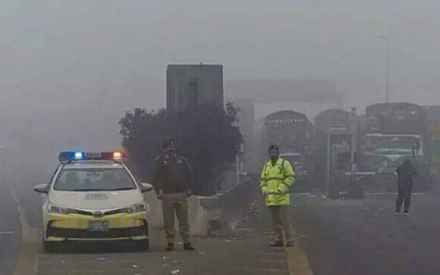 لاہور سیالکوٹ موٹروے ایم 3 اور ایم 11 دھند کی وجہ سے بند 