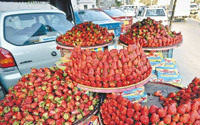  اسٹرابری کی مانگ بڑھنے سے قیمتوں کو بھی پرلگ گئے