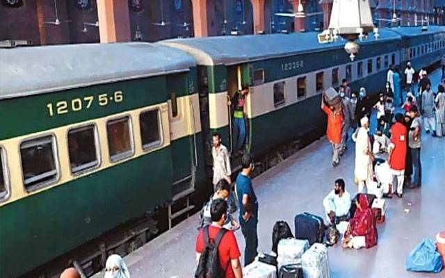 ٹرینوں میں بغیر ٹکٹ سفر کرنے کے رجحان میں اضافہ