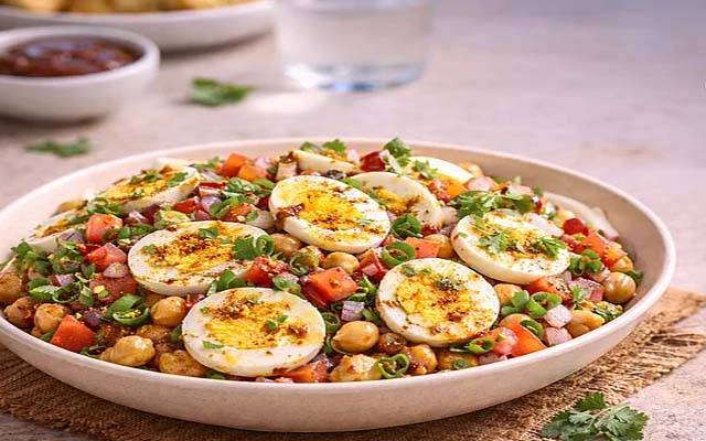 رمضان میں افطاری کے وقت متوازن اور ہلکی ڈش ’’ انڈا چاٹ‘‘