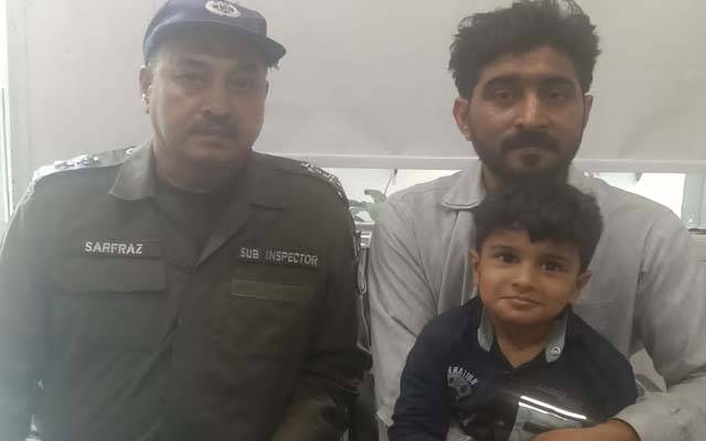  پولیس نے15 کال موصول ہونے کے فوری بعد 2 گمشدہ بچے تلاش کر لیے 
