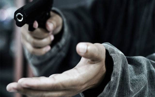 لاہور: ڈاکوؤں نے شہری سے موبائل فون سمیت 90 ہزار چھین لیے، تحقیقات جاری