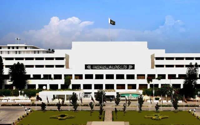 قومی اسمبلی کی وی آئی پی لفٹ بند;مولانا فضل الرحمان ، فاروق ستار ، سیماجیلانی سمیت کئی ارکان پھنس گئے 