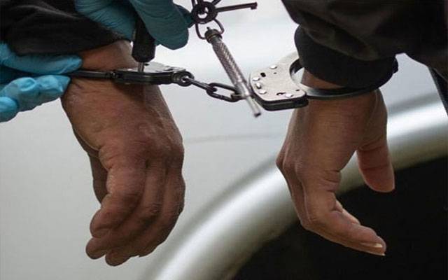 فیصل ٹاؤن: اے ٹی ایم سے رقم نکلوانے والوں کا 2 رکنی گروہ گرفتار