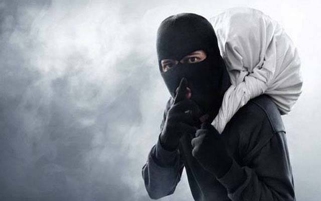  لیڈیز سوٹ کی دکان کا صفایا,چوبیس لاکھ کے سگریٹ سمیت کئی چوری کی وارداتیں 