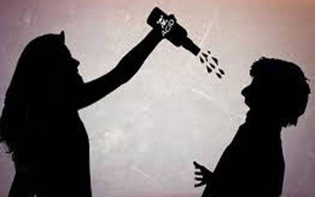 دوسری خاتون سے شادی کیوں کی؟ملزمہ نے دوست پرتیزاب پھینک دیا