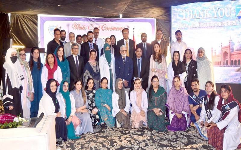 ڈی مونٹمورنسی کالج آف ڈینٹسٹری لاہورمیں وائٹ کوٹ تقریب کا انعقاد