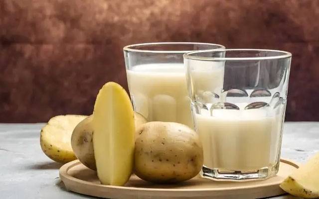 آلو کا رس: جلد، بالوں اور صحت کے لیے قدرتی گھریلو نسخہ