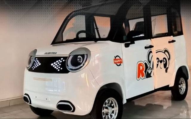 مہنگے پیٹرول سے پریشان شہریوں کیلئے ریلیف: پاکستان میں پہلی سولر کار متعارف