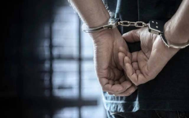 پولیس اہلکار کے خلاف دھوکہ دہی پر مقدمہ درج ؛ کانسٹیبل گرفتار