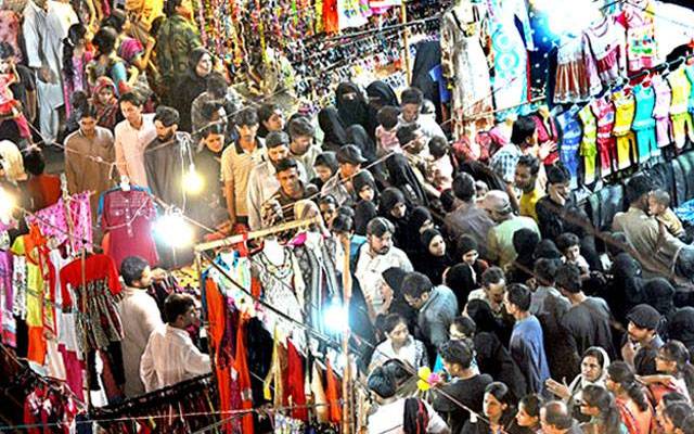 چھوٹی عید پر بڑی خریداری: بازار اور شاپنگ سنٹرز لاہوریوں سے بھر گئے 