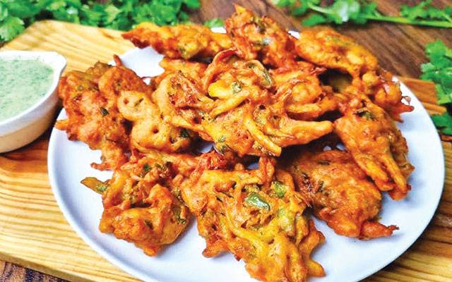 آج کا پکوان: افطاری میں کھائیں سبزی کے پکوڑے
