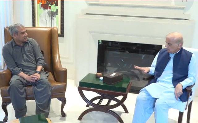 وزیر اعظم کی وزیرداخلہ محسن نقوی کی رہائش گاہ آمد، داخلی سیکیورٹی اور مجموعی صورتحال پر تبادلہ خیال 