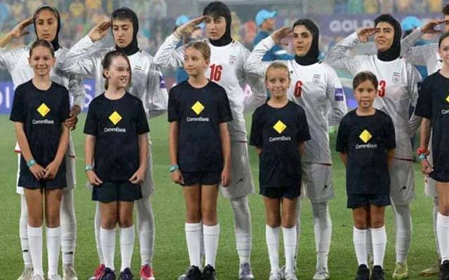 ایران کی ویمن فٹ بال ٹیم کا ایرانی افواج کو خراجِ تحسین