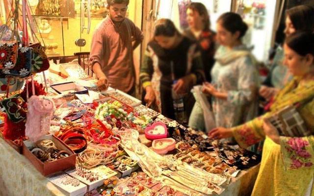 عید سے قبل بازار اور شاپنگ سنٹرز لاہوریوں سے بھر گئے