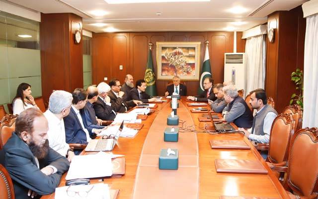 پیٹرولیم مصنوعات کے ذخائر اور عالمی قیمتوں میں اضافے سے متعلق اہم اجلاس جاری 