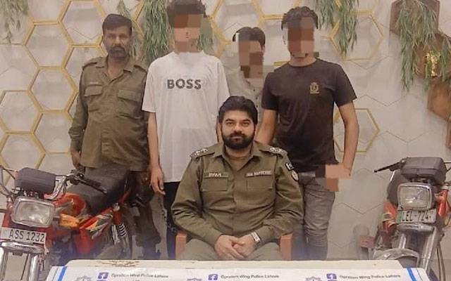  لاہور کی کشادہ سڑکوں پر ویلنگ کرنے والے 3 منچلے گرفتار 