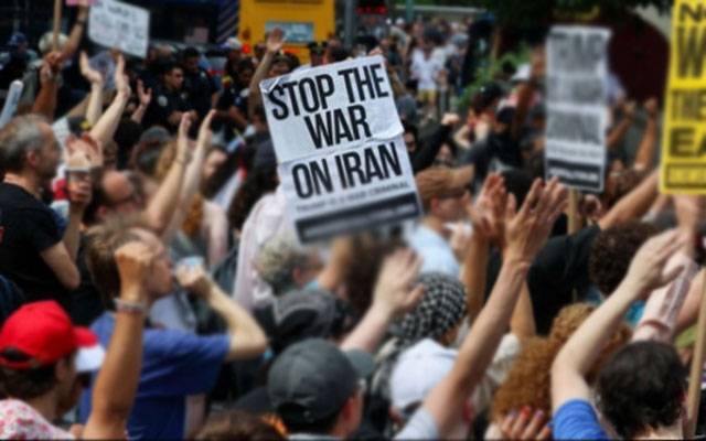 ایران پر جنگ مسلط کرنے کیخلاف امریکا میں لوگ سڑکوں پر نکل آئے