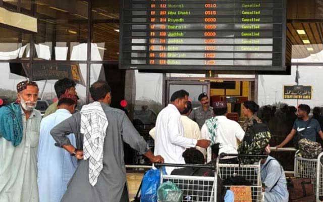 لاہور: بین الاقوامی فلائٹس متاثر, 22 پروازیں منسوخ 