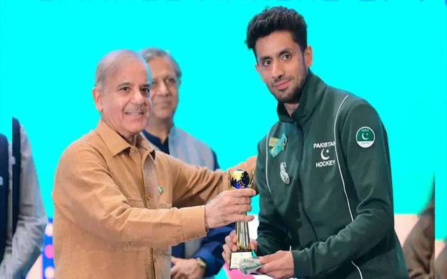 قومی ہاکی ٹیم کی شاندار کارکردگی، وزیراعظم کا ٹیم کے ہر کھلاڑی کیلئے 15 لاکھ روپے انعام کا اعلان
