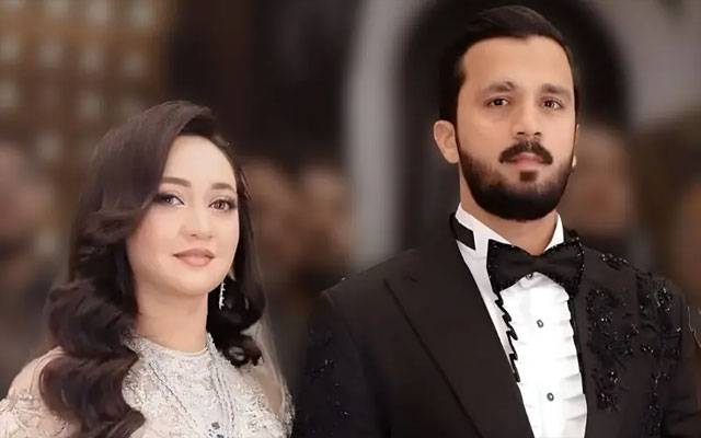 رجب بٹ کی اہلیہ ایمان اسد کو طلاق کا نوٹس، سوشل میڈیا پر تصاویر جاری