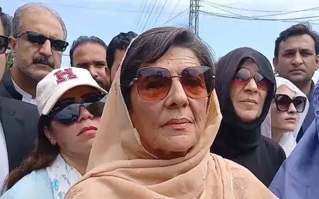 عمران خان کی جان کو خطرہ ہے،یہ ان کی دوسری آنکھ بھی خراب کرنا چاہتے ہیں:علیمہ خان