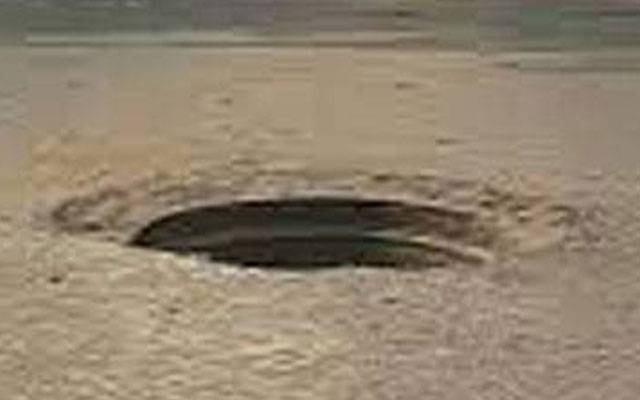 رائیونڈ : اڑھائی سالہ بچہ کھلے مین ہول میں گر کر جاں بحق