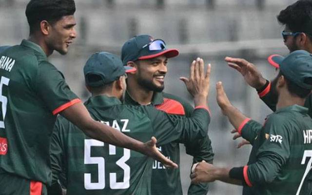 پہلا ون ڈے؛ بنگلا دیش کیخلاف پاکستان کی بیٹنگ لائن لڑکھڑا گئی