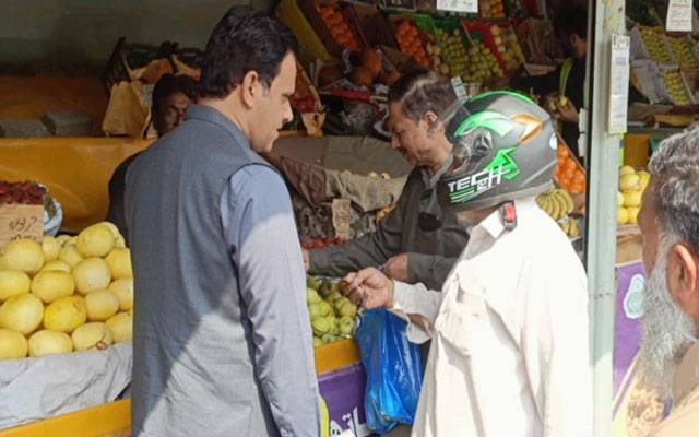  مصنوعی مہنگائی پیدا کرنے والوں سے آہنی ہاتھوں سے نمٹا جائے گا: ڈی سی لاہور