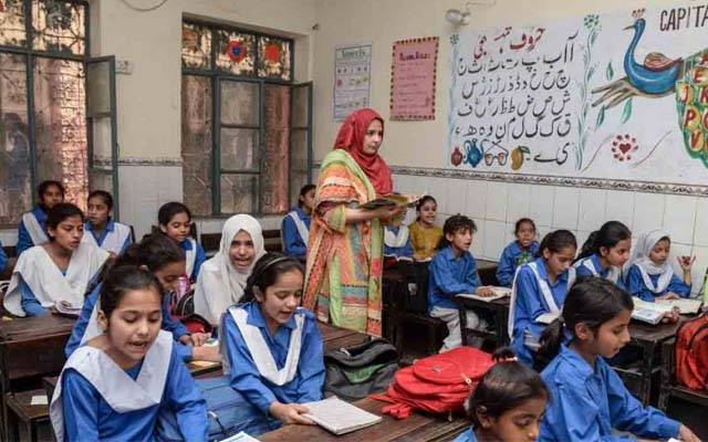 سکولوں کو سرکاری دفاتر کی طرح ہفتے میں 4روز کھولنے کا مطالبہ