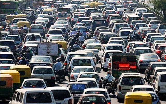 لاہور: ٹریفک قوانین کی خلاف ورزیوں پر جرمانے بڑھانے کا فیصلہ